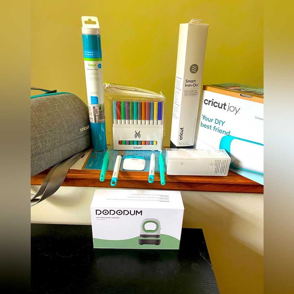 ‼️SOLD‼️Cricut Machinery & Accessories Deal. Only mini heat press 🩵
